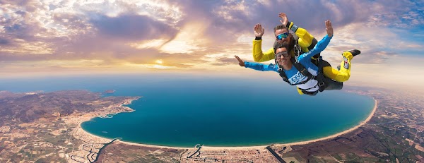 Skydive Empuriabrava - La Tierra del Cielo